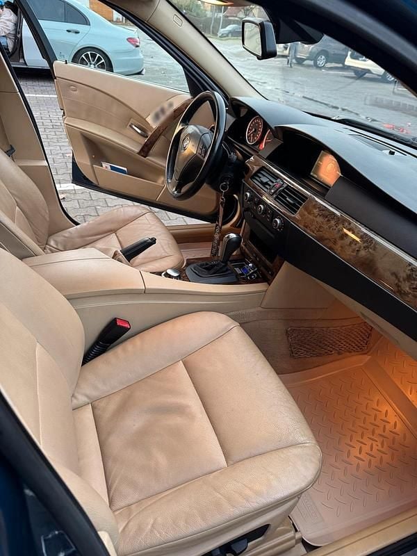 Gebraucht BMW 523 177 PS (130 kW) 2005 Blau Limousine