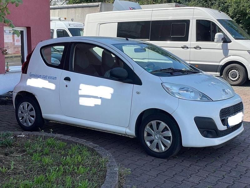 Weiß Gebraucht 2013 Peugeot 107 Access Kleinwagen | 1.999 € (Guter Preis) - Bild 1/4
