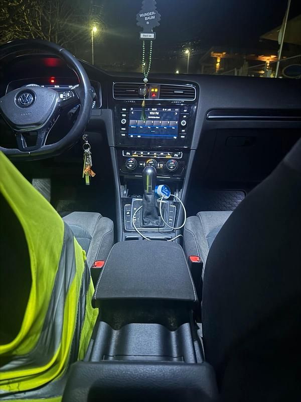 Gebraucht VW Golf VII 150 PS (110 kW) 2018 Schwarz Kleinwagen