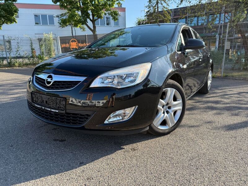 Schwarz Gebraucht 2011 Opel Astra Limousine | 2.990 € (Guter Preis) - Bild 1/4