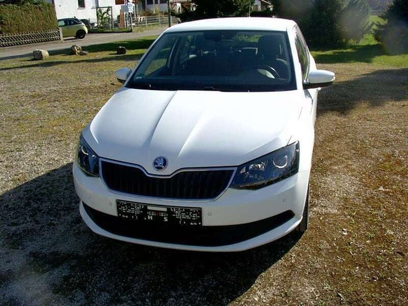 Laserweiss Gebraucht 2015 Skoda Fabia Ambition Kleinwagen | 10.990 € (Fairer Preis) - Bild 1/4