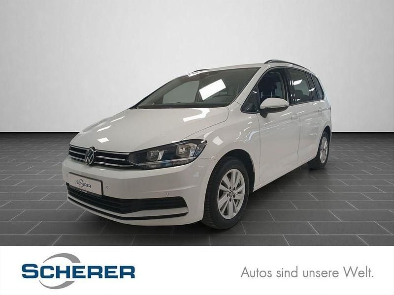 Gebraucht VW Touran Comfortline 122 PS (89 kW) 2022 Pure white Van / Kleinbus
