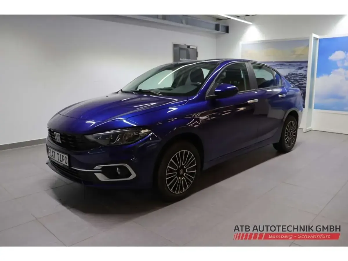 Neu Fiat Tipo Urban 131 PS (96 kW) 2025 Blau Limousine