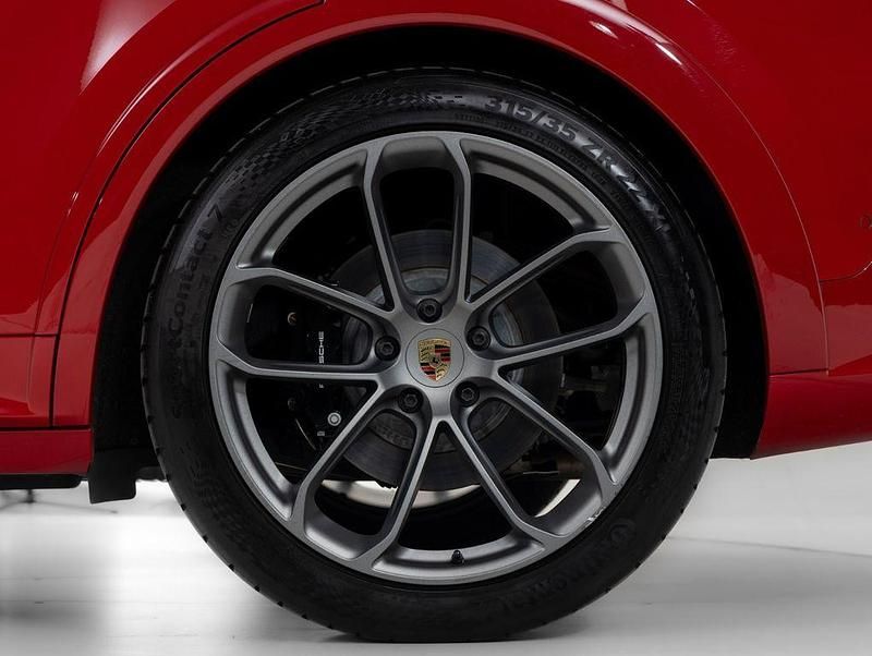 Gebraucht Porsche Cayenne Coupe 470 PS (345 kW) 2023 Rot Coupé