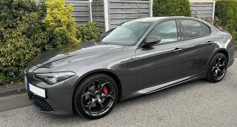 Grau Gebraucht 2019 Alfa Romeo Giulia Ti Limousine | 30.952 € (Fairer Preis) - Bild 1/2