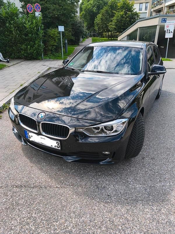 Schwarz Gebraucht 2015 BMW 320 Comfort Edition Kombi | 10.300 € (Guter Preis) - Bild 1/4