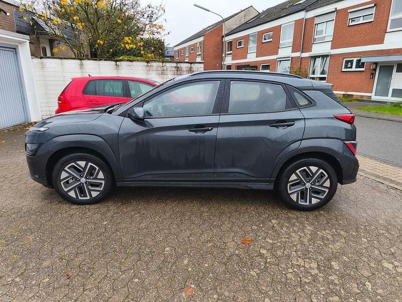 Gebraucht Hyundai Kona 100 kW (136 PS) 2023 Grau SUV