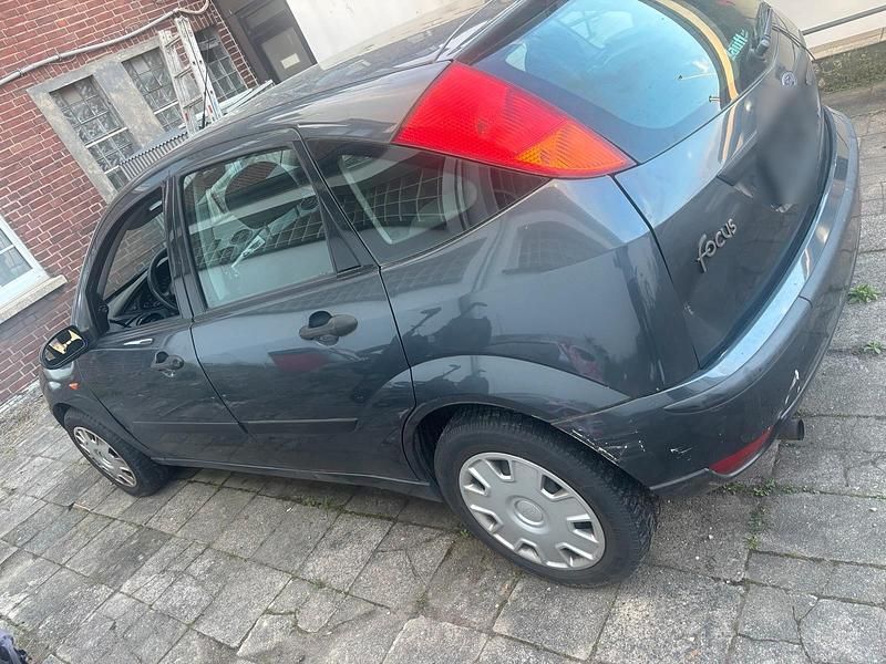 Gebraucht Ford Focus 101 PS (74 kW) 2003 Grau Kleinwagen