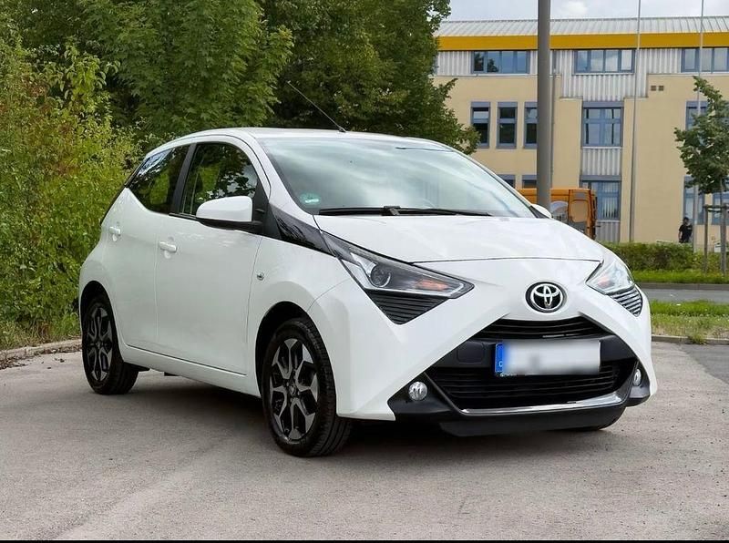 Weiß Gebraucht 2019 Toyota Aygo X-play Kleinwagen | 8.300 € (Guter Preis) - Bild 1/4