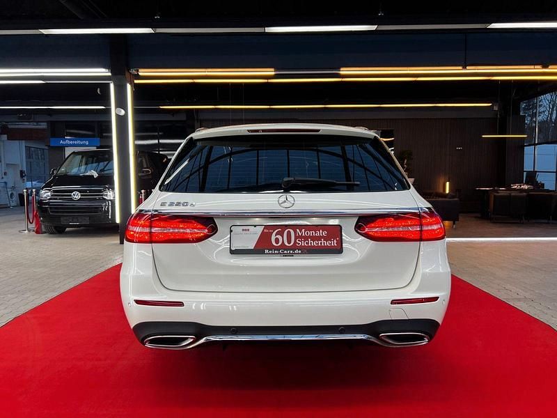 Gebraucht Mercedes E220 AMG 194 PS (142 kW) 2017 Weiß Kombi