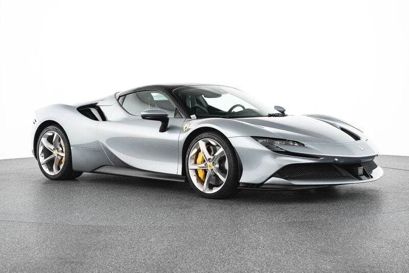 Second-hand Ferrari SF90 780 CP (573 kW) 2024 Gri Cabrio
