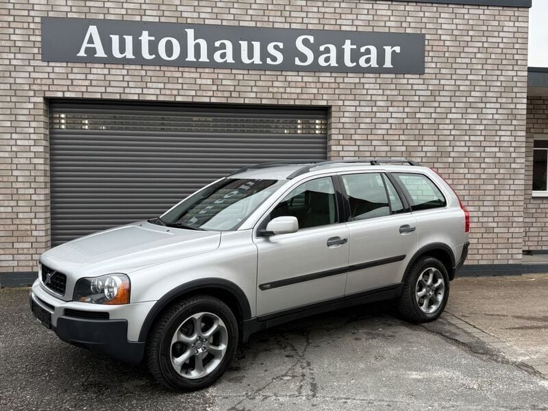 Silber Gebraucht 2004 Volvo XC90 Momentum SUV | 5.999 € (Guter Preis) - Bild 1/4