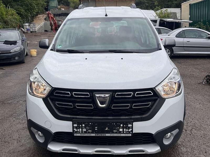Weiß Gebraucht 2018 Dacia Dokker Celebration Van | 7.500 € (Guter Preis) - Bild 1/4