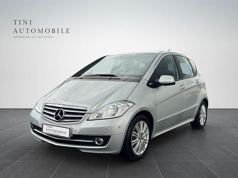 Silber Gebraucht 2010 Mercedes 180 Limousine | 6.400 € (Fairer Preis) - Bild 1/4
