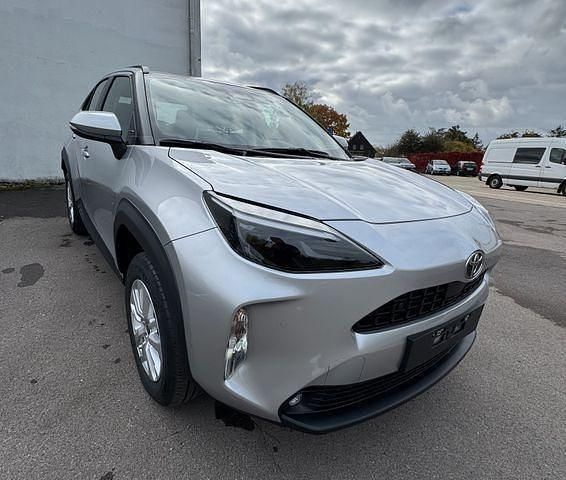Silber Neu 2025 Toyota Yaris Cross Business Edition SUV | 25.490 € (Fairer Preis) - Bild 1/4
