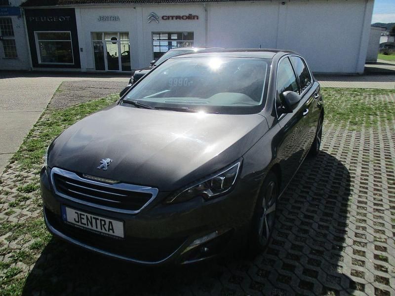 Braun Gebraucht 2015 Peugeot 308 Allure Limousine | 9.990 € (Fairer Preis) - Bild 1/4