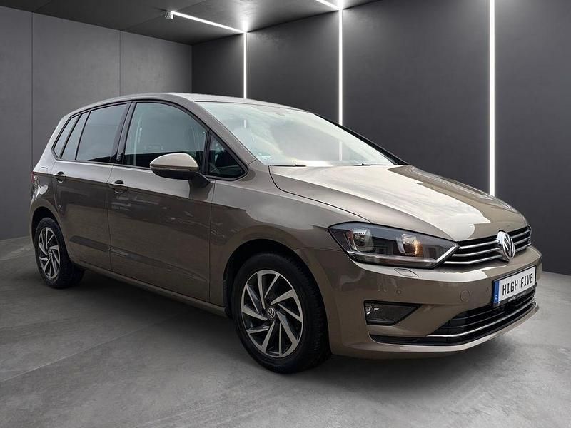 Gebraucht VW Golf VII Sound 110 PS (80 kW) 2017 Gold Limousine