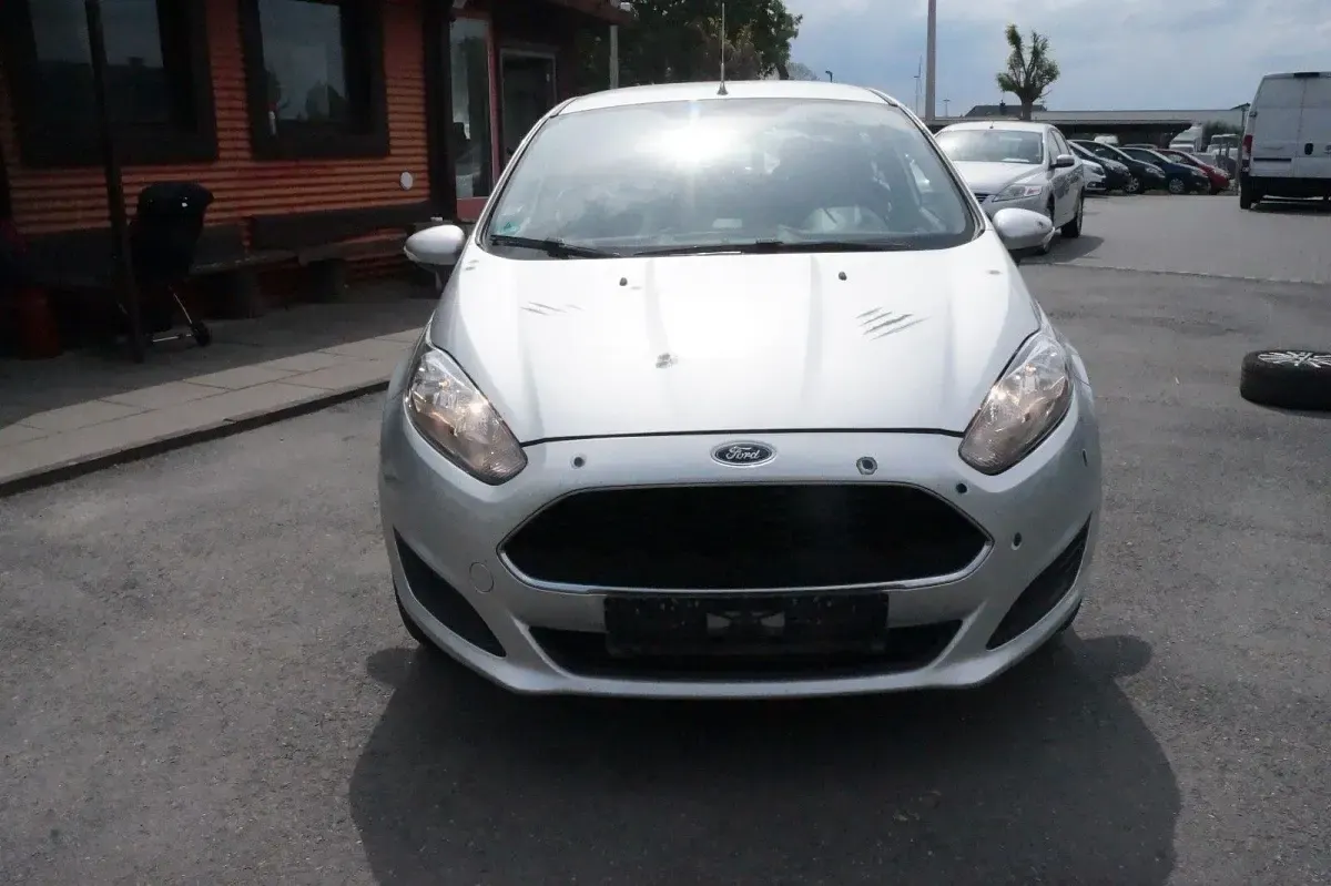 Gebraucht Ford Fiesta Trend 95 PS (69 kW) 2016 Grau Kleinwagen