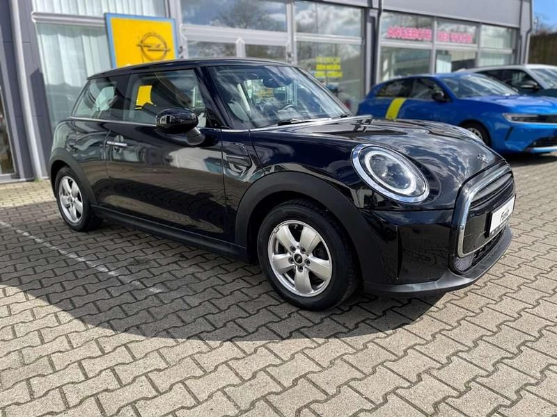 Gebraucht Mini ONE Classic 102 PS (75 kW) 2021 Midnight black metallic Kleinwagen