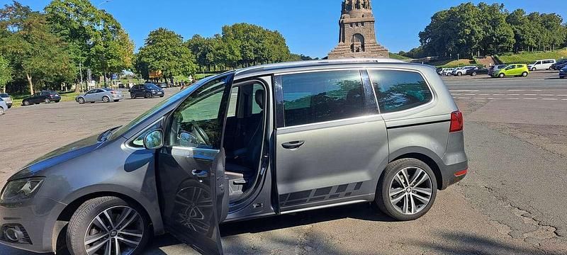 Grau Gebraucht 2017 Seat Alhambra Van / Kleinbus | 22.000 € (Teuer) - Bild 1/4