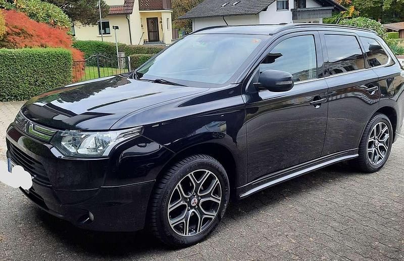 Schwarz Gebraucht 2014 Mitsubishi Outlander Invite SUV | 10.900 € (Teuer) - Bild 1/4
