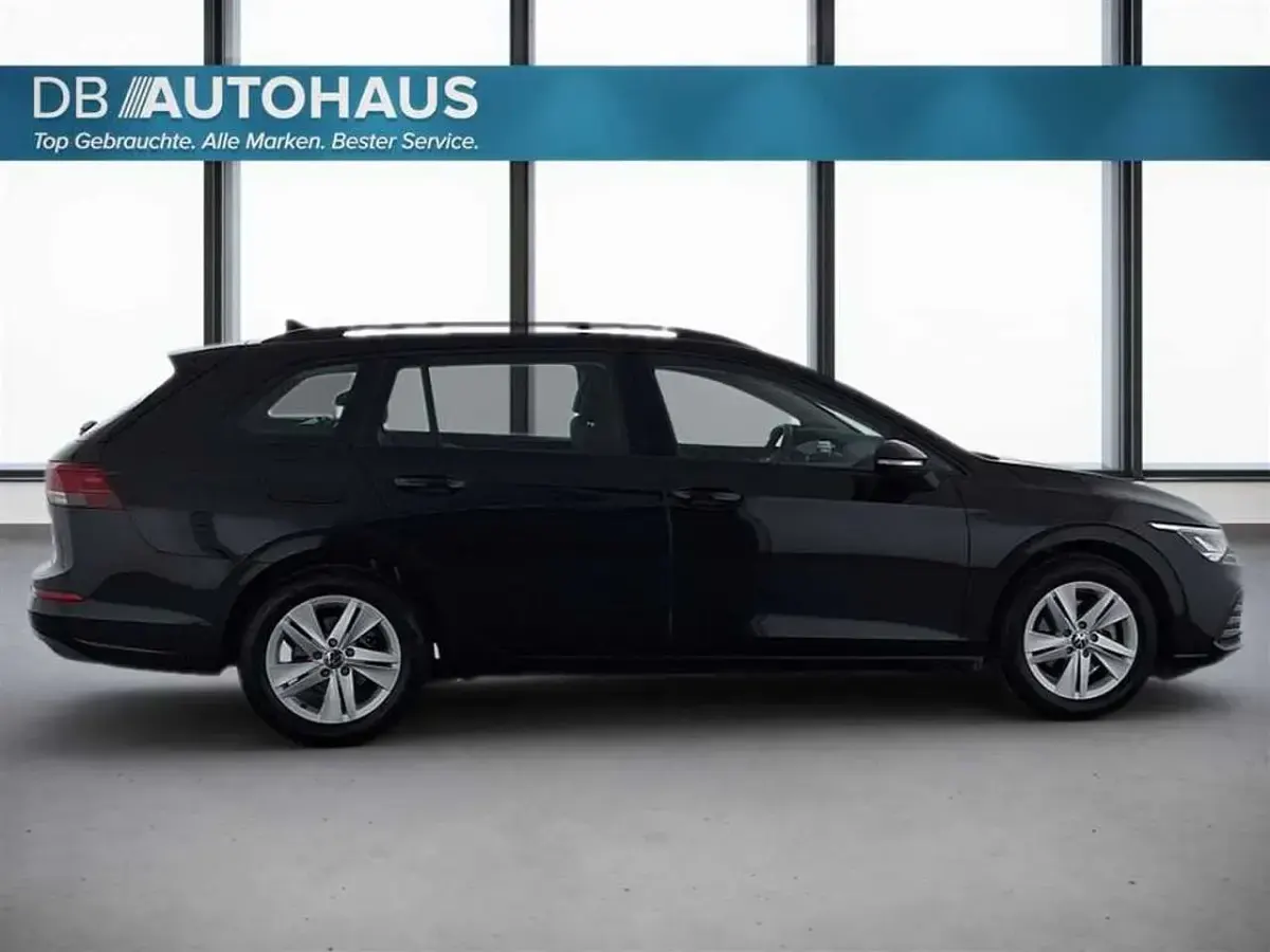 Gebraucht VW Golf VIII Life 110 PS (80 kW) 2024 Schwarz Kombi