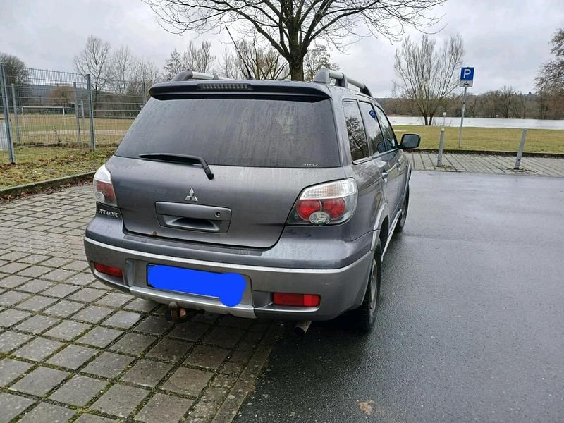 Gebraucht Mitsubishi Outlander 160 PS (117 kW) 2005 Grau SUV