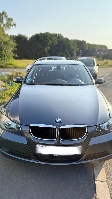 Grau Gebraucht 2006 BMW 320 Limousine | 2.000 € (Superpreis) - Bild 1/4