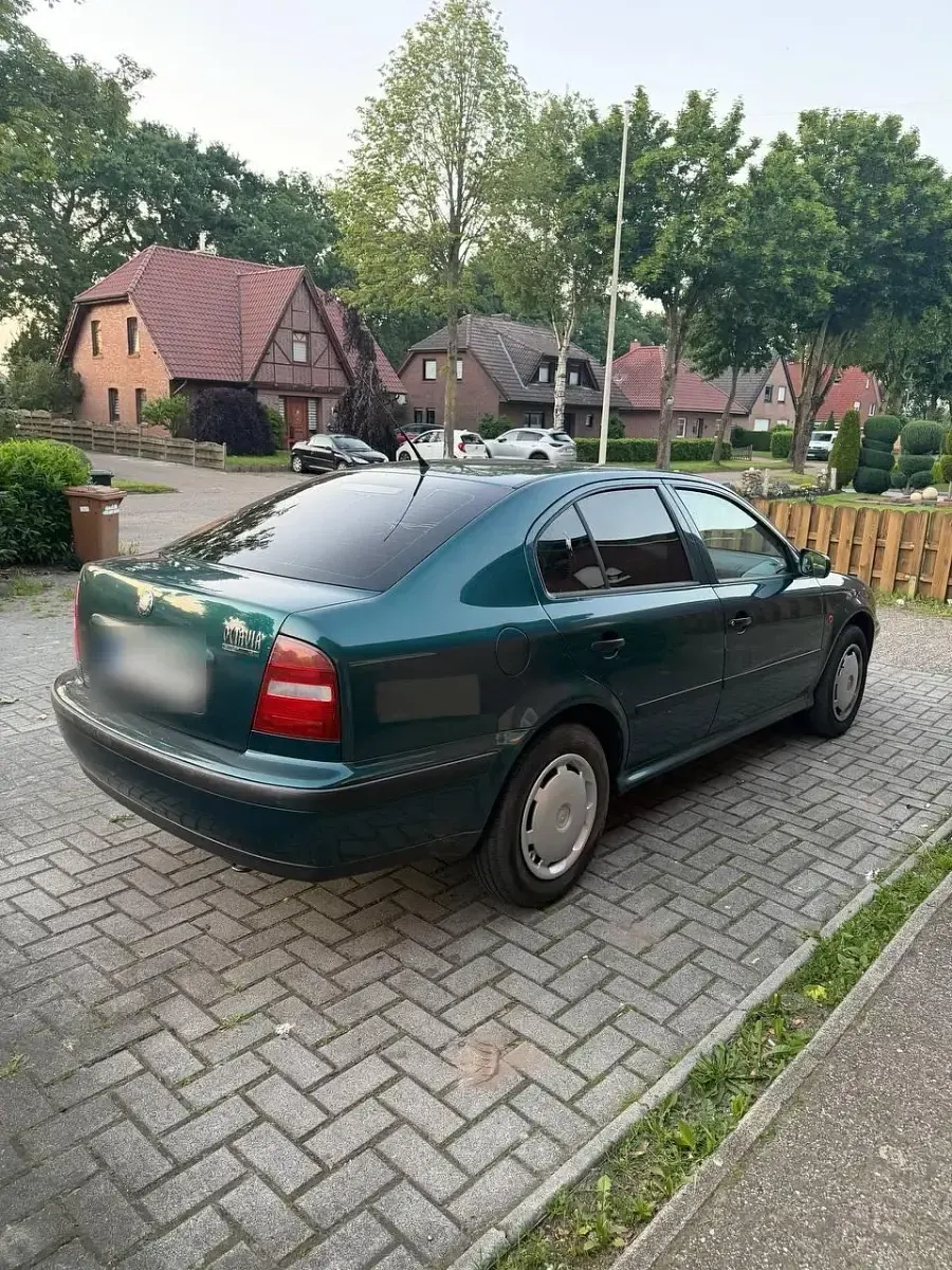 Używany Skoda Octavia 75 KM (55 kW) 1997 Zielony Sedan/Limuzyna