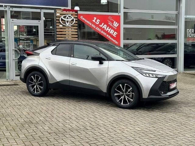 Gebraucht Toyota C-HR Team 140 PS (102 kW) 2024 Shimmering silver metallic/sch SUV