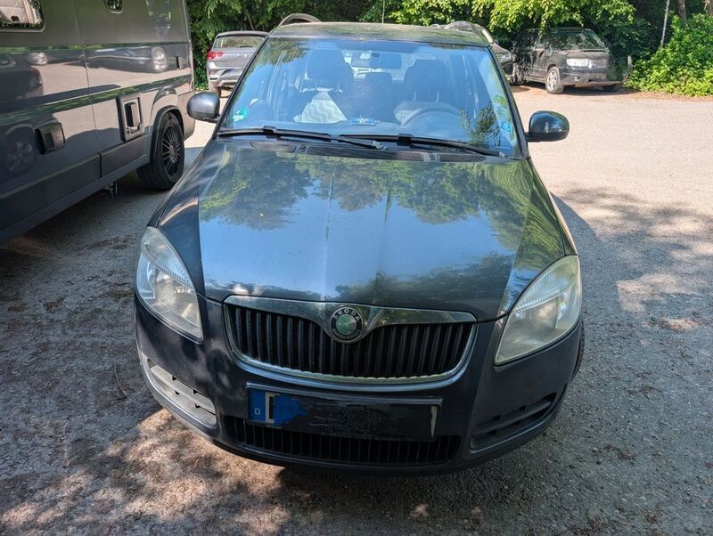 Grau Gebraucht 2010 Skoda Fabia Ambiente Kombi | 650 € (Superpreis) - Bild 1/4