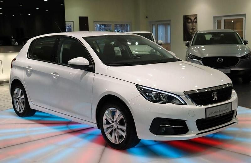 Gebraucht Peugeot 308 Active 131 PS (96 kW) 2021 Weiß Limousine