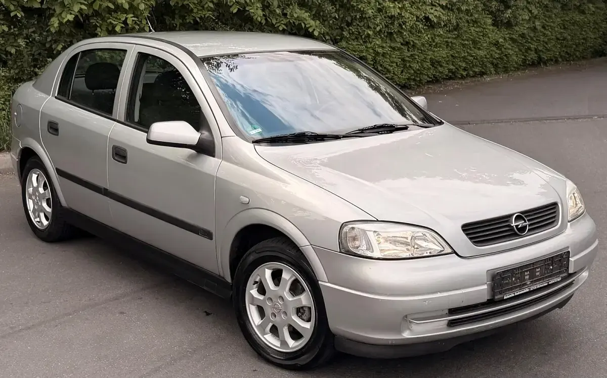 Gebraucht Opel Astra 84 PS (61 kW) 2001 Silber Limousine