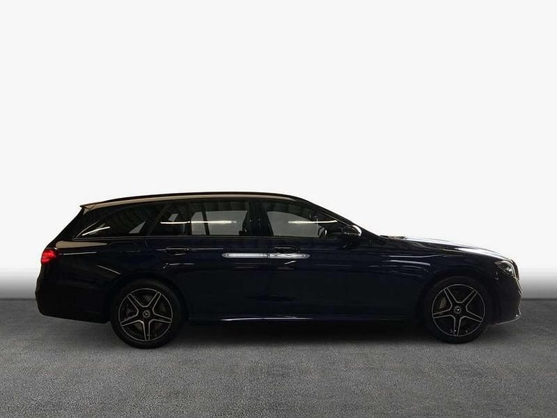 Gebraucht Mercedes E300 AMG 306 PS (225 kW) 2022 Nautikblau metallic Kombi
