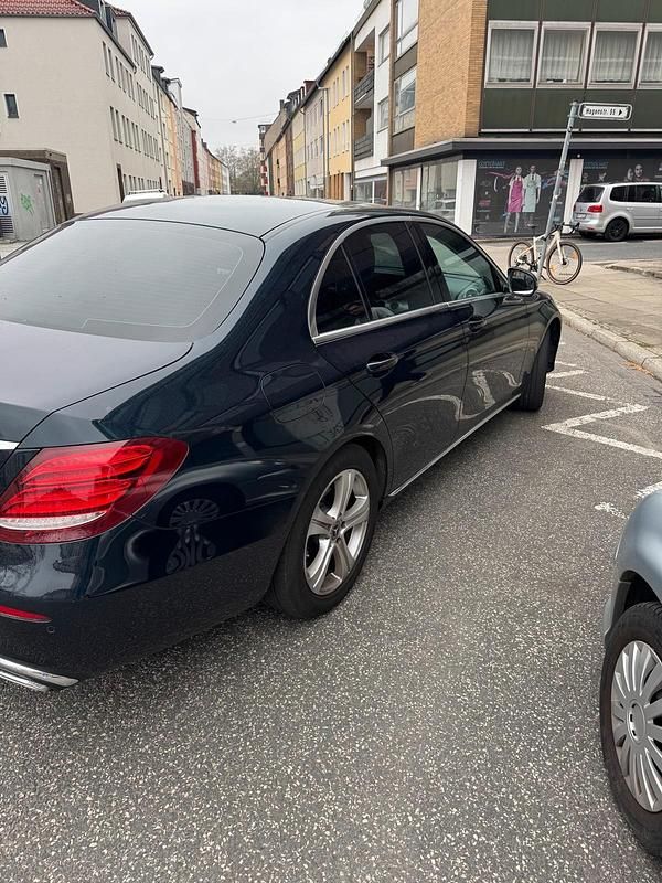 Używany Mercedes 200 150 KM (110 kW) 2017 Czarny Sedan/Limuzyna