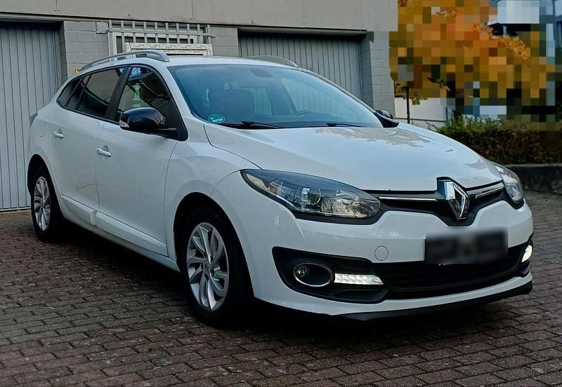 Weiß Gebraucht 2015 Renault Mégane GrandTour LIMITED Kombi | 3.900 € (Fairer Preis) - Bild 1/4