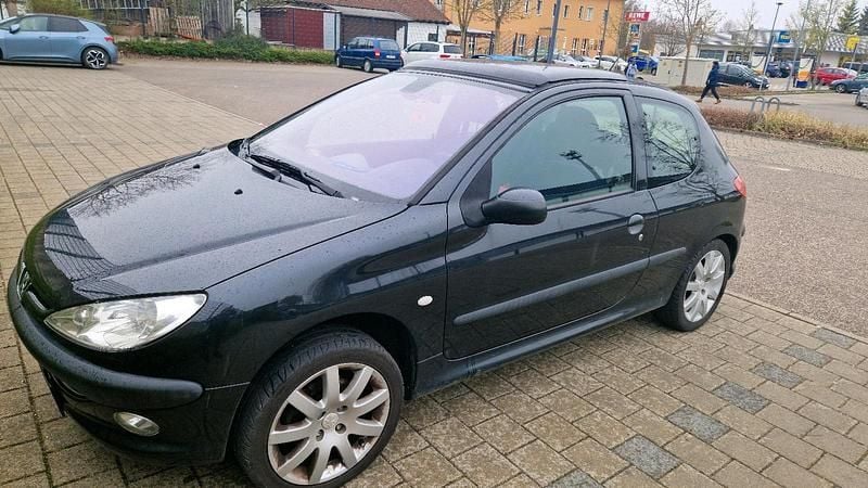 Gebraucht Peugeot 206 90 PS (66 kW) 2004 Schwarz Kleinwagen