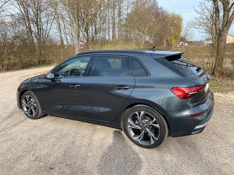 Gebraucht Audi A3 Comfort 150 PS (110 kW) 2025 Grau Kombi