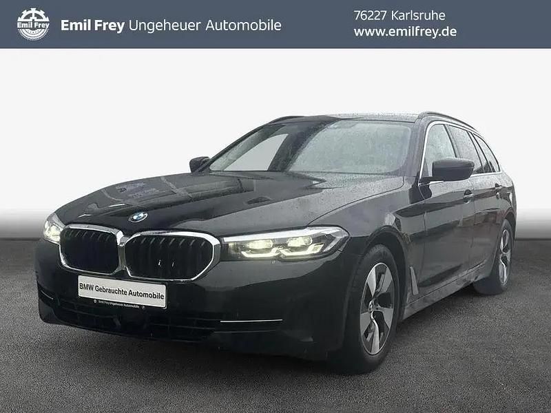 Gebraucht BMW 520 190 PS (139 kW) 2022 Schwarz uni Kombi