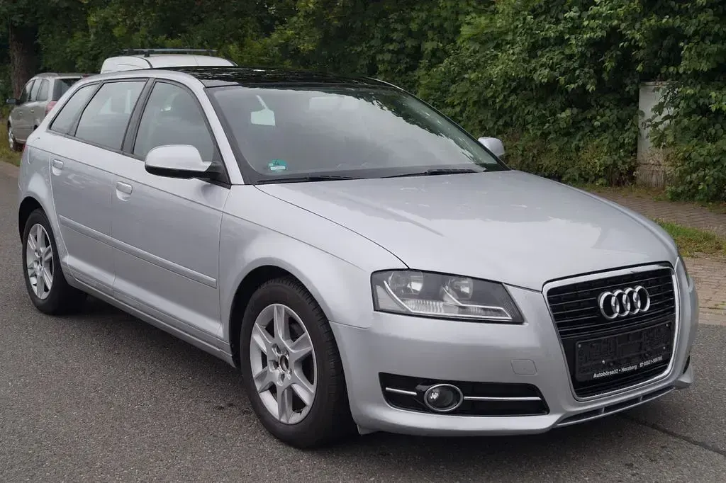 Gebraucht Audi A3 Attraction 105 PS (77 kW) 2010 Silber Kleinwagen