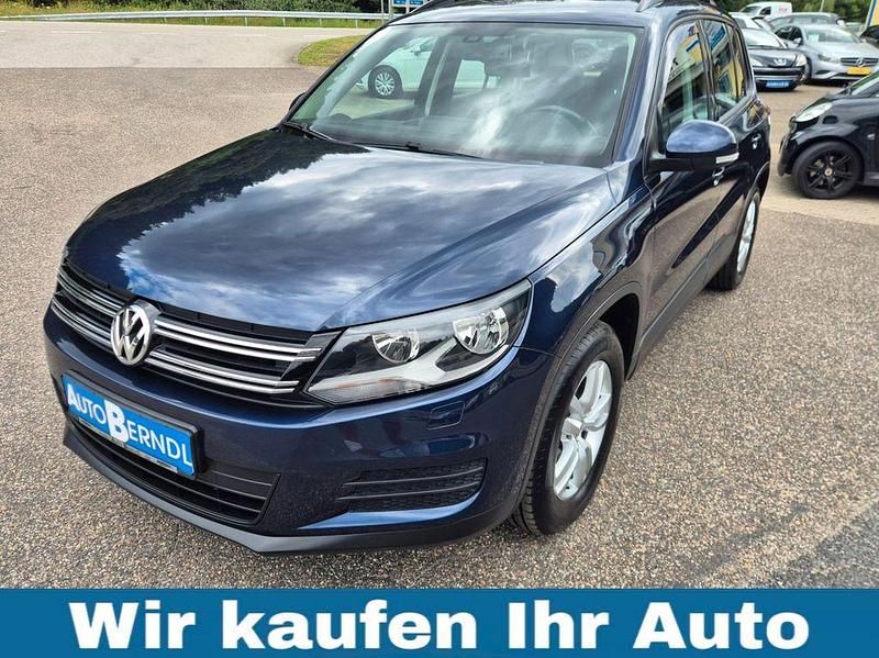 Night blue (metallic) Gebraucht 2015 VW Tiguan Trendline SUV | 14.450 € (Etwas zu teuer) - Bild 1/4