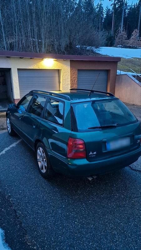 Gebraucht Audi A4 125 PS (91 kW) 1997 Grün Kombi