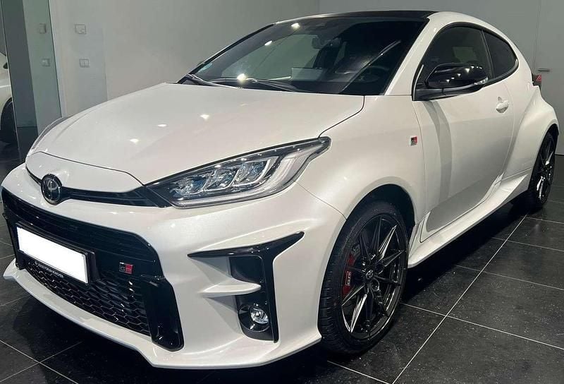Platinumweiß perleffekt Gebraucht 2024 Toyota Yaris Edition Kleinwagen | 42.000 € (Fairer Preis) - Bild 1/4