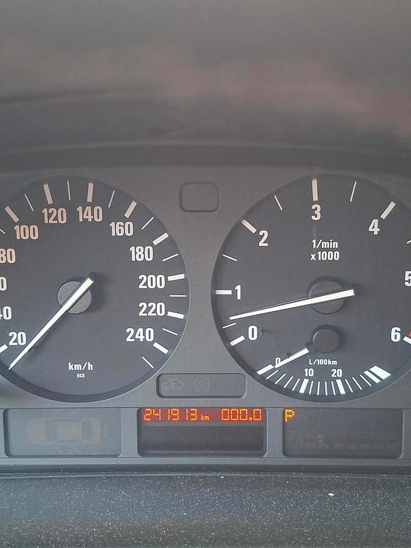 Gebraucht BMW 525 163 PS (119 kW) 2003 Silber Kombi