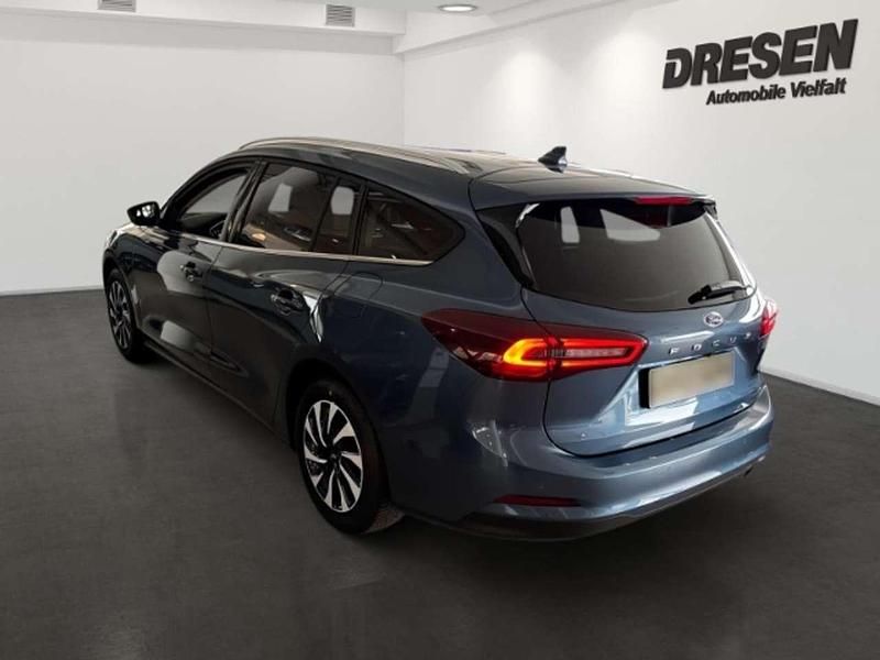 Neu Ford Focus Titanium 125 PS (91 kW) 2025 Chromablau metallic Kombi