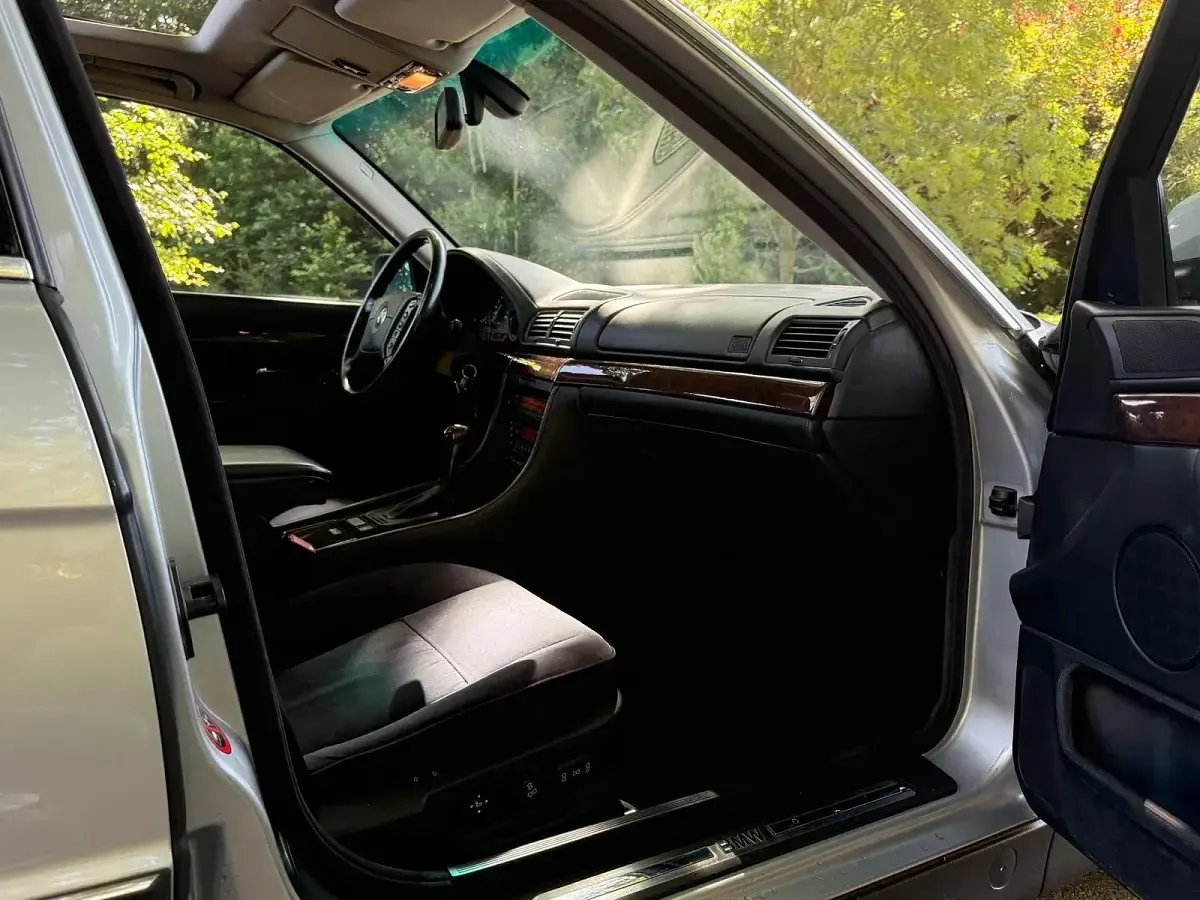Gebraucht BMW 750 326 PS (239 kW) 1997 Silber Limousine