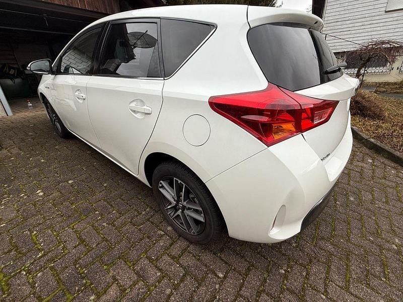 Gebraucht Toyota Auris Life 136 PS (100 kW) 2014 Weiß Limousine