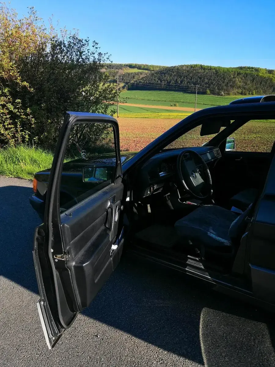 Second-hand Mercedes 190 190 CP (139 kW) 1991 Negru Berlinǎ
