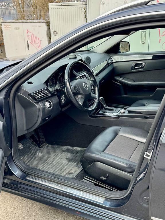 Gebraucht Mercedes E220 Elegance 170 PS (125 kW) 2011 Grau Limousine