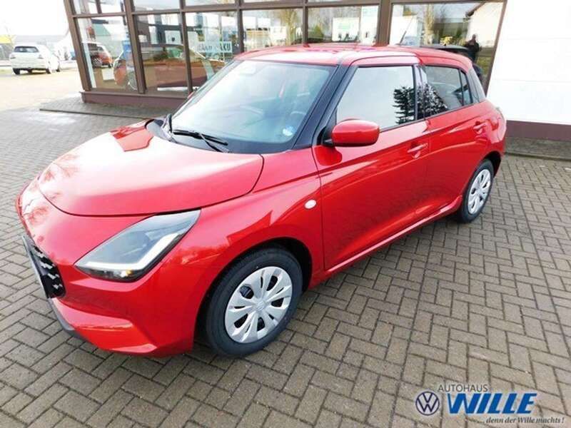 Burning red pearl (rot) Gebraucht 2025 Suzuki Swift Club Limousine | 18.790 € (Etwas zu teuer) - Bild 1/3